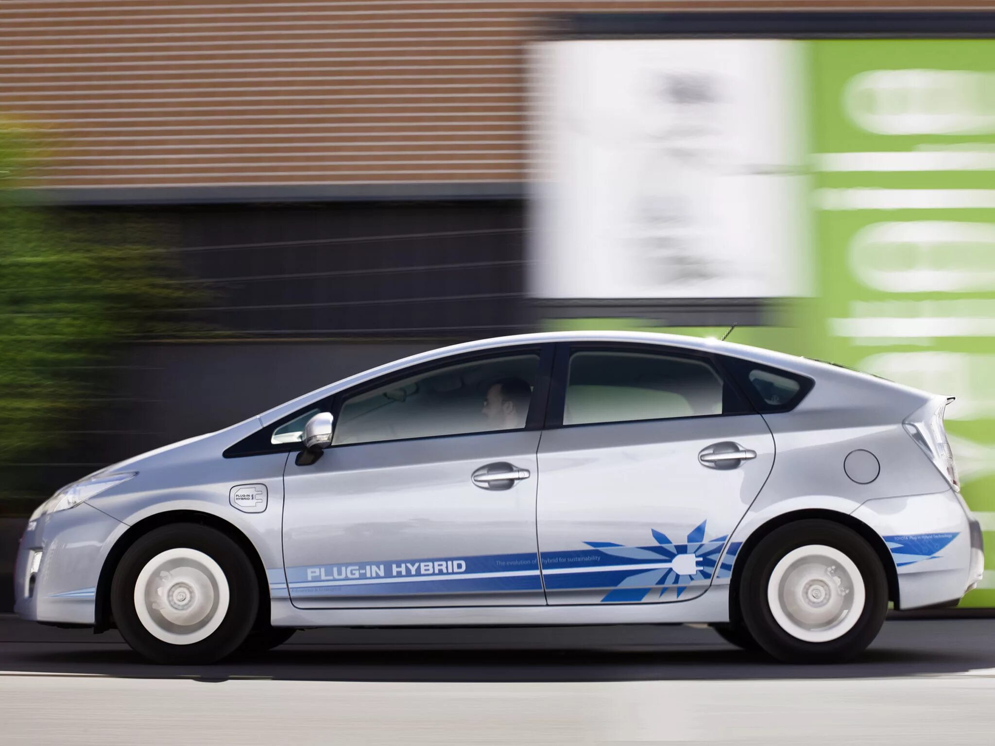 Написали гибрид. Toyota Prius Plug-in Hybrid. Toyota Приус гибрид 2009 года. Toyota Hybrid, plugin. Prius Plug in 2009.