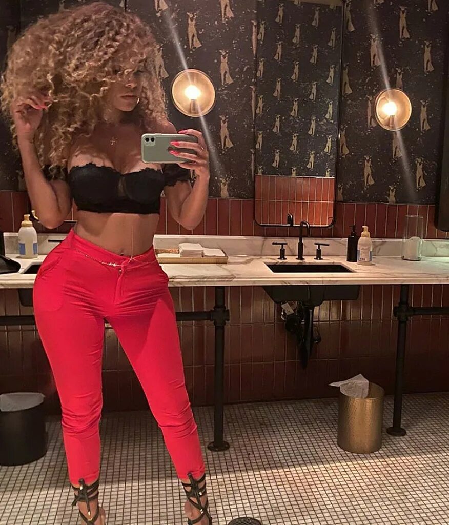 Tipsy miss luxury bonus. Aisha Thalia. Thalia Hall модель. Модель Aisha Thalia.