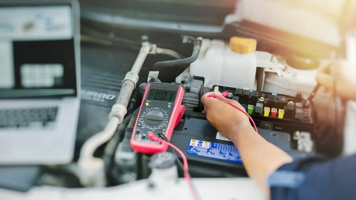 Car Battery. Электрик Аккумуляторщик. Car Battery Voltage. Car Battery work.