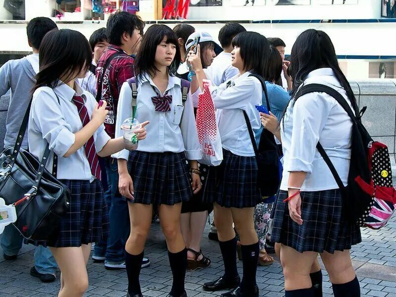 Китайская школьная форма. Китаянки в школе. Китайская школьная одежда для девочек. Китайские девушки школьники. Китаянки в школьной форме.