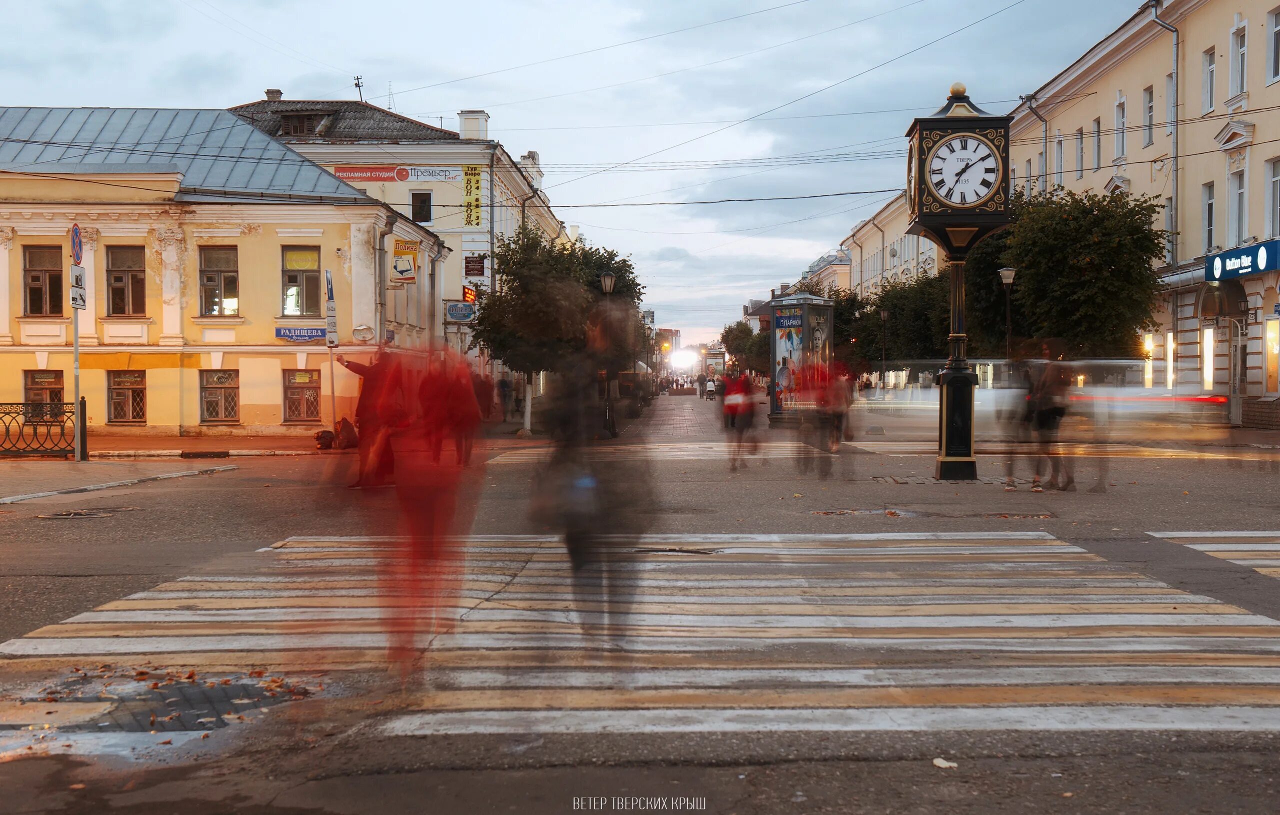 Трехсвятская улица Тверь в 90-е. Арбат в Твери Тверь пешеходная. Главная улица Твери. Трехсвятская улица Тверь. Трехсвятская 25