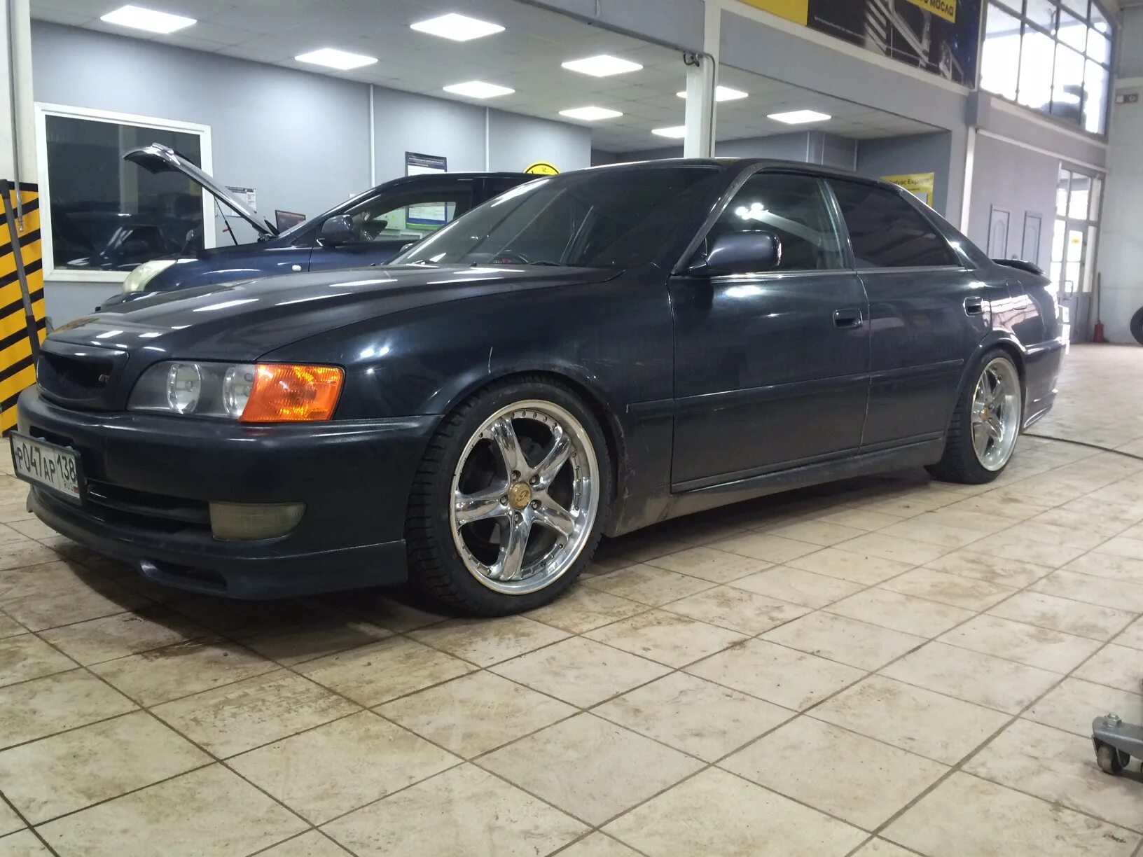 Колеса на чайзер. Колеса на чайзер. Toyota mark chaser 100. Chaser 100 16 диски. Chaser 100 r18.