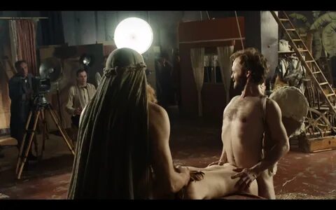EvilTwin's Male Film & TV Screencaps 2: Babylon Berlin 1x01 - Naked Extra