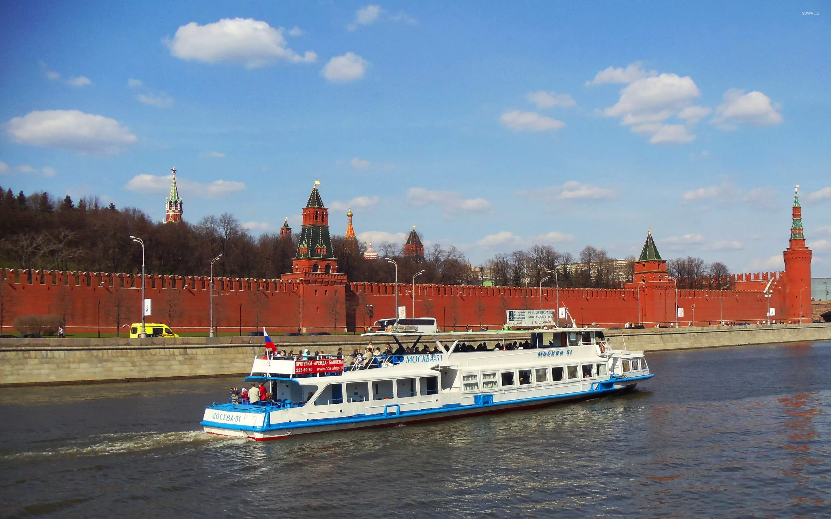 Теплоход Москва река. Москва теплоход Кремль. Речные прогулки Москва. Прогулка на речном трамвайчике по Москве. Прогулка на речном трамвайчике цены