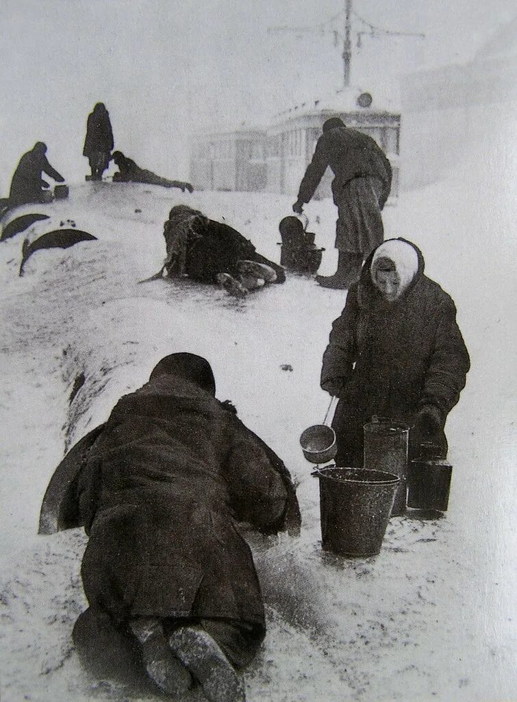 Голод 1941. Блокада Ленинграда зима 1941. Блокадный Ленинград зима 1942. Фото войны 1941-1945 блокада Ленинграда.