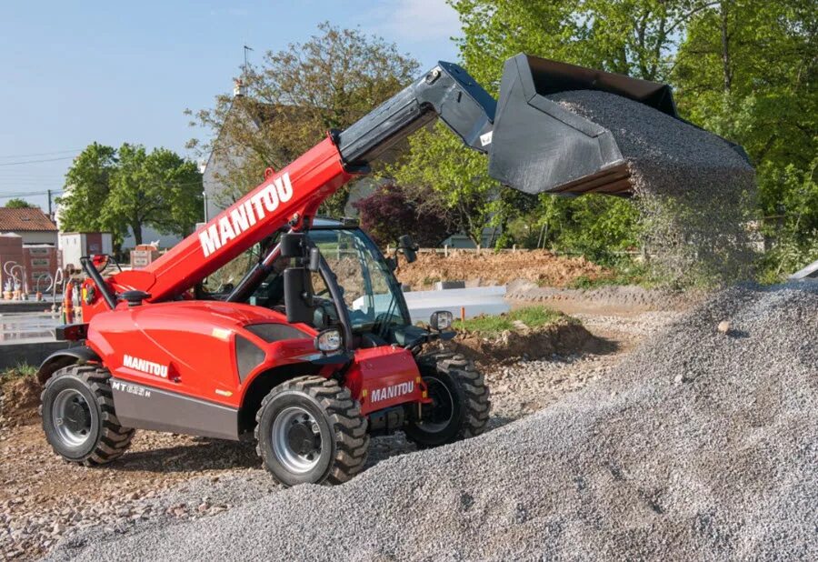 Телескопические погрузчики авито бу. Погрузчик телескопический maniscopic. Manitou mt 1740 slt. Маниту телескопический погрузчик. Телескопический погрузчик turbofarmer tf35.