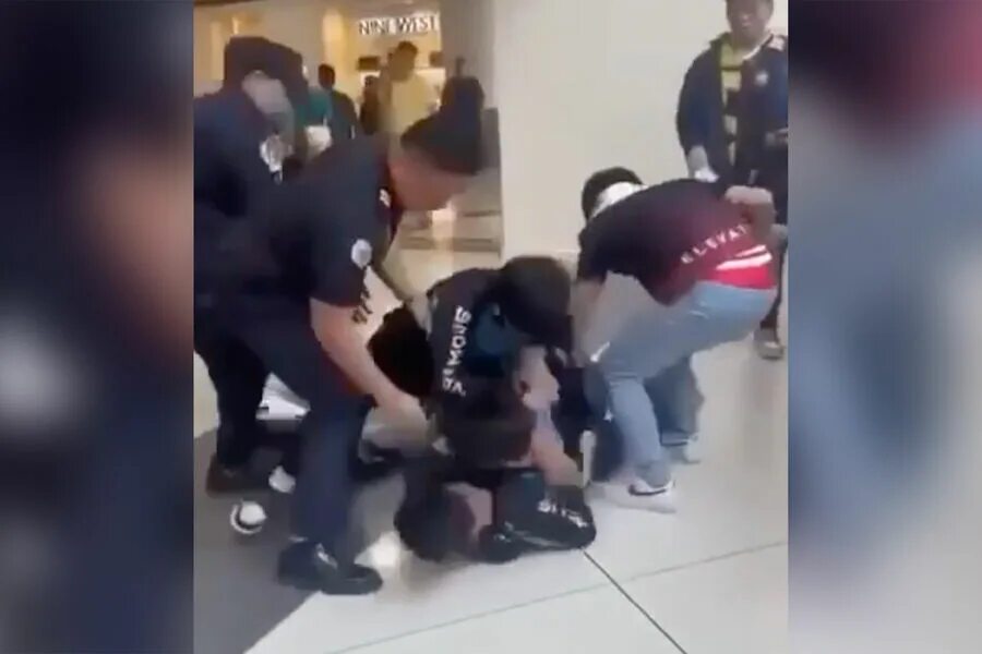 Массовая драка школьников. Массовая драка в метро. Застрелили подростков в тц. Устроили драку. Потасовка в ночном клубе.