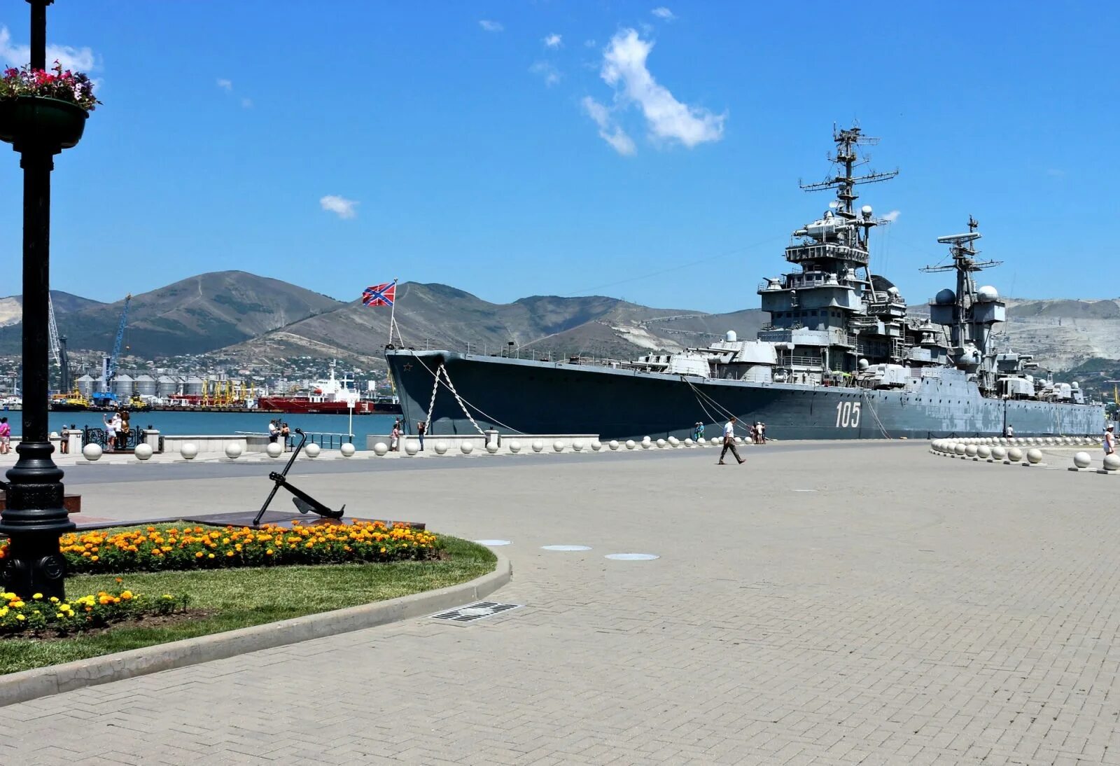 Новороссийск фото. Новороссийск. Город Новороссийск Краснодарский край. Новороссийск / Novorossiysk. Михаил Кутузов крейсер.