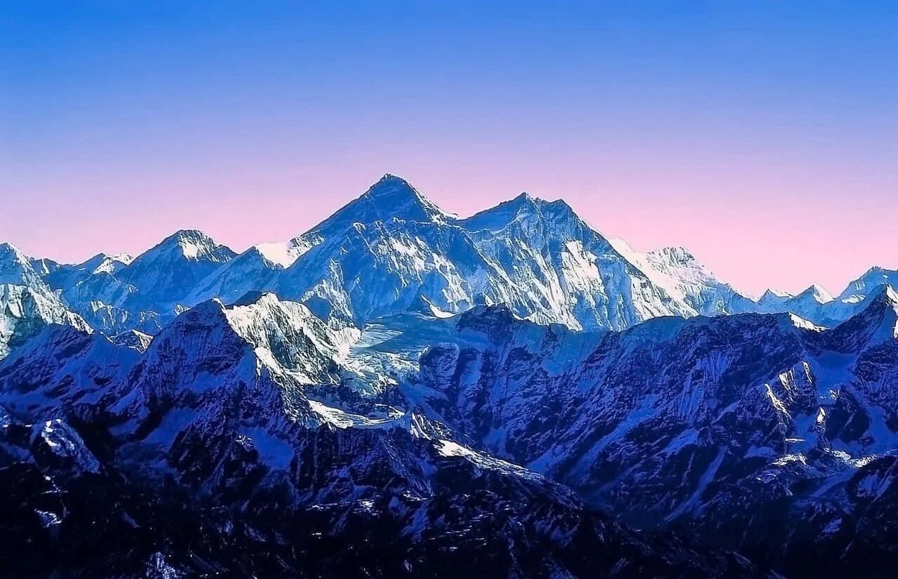 Mount everest is high in the world. Непал Гималаи. Горная цепь Гималаи. Горный хребет Гималаи. Гора Джомолунгма Эверест в Гималаях Евразия.