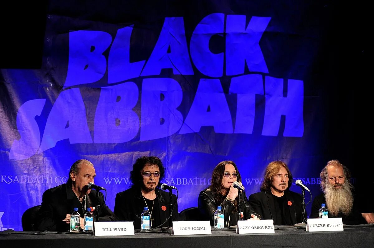 10 ноября 2011. Оззи Осборн группа Black Sabbath. Гизер Батлер и Оззи Осборн. Оззи Осборн / Тони Айомми / Гизер Батлер. Группа Black Sabbath Билл.