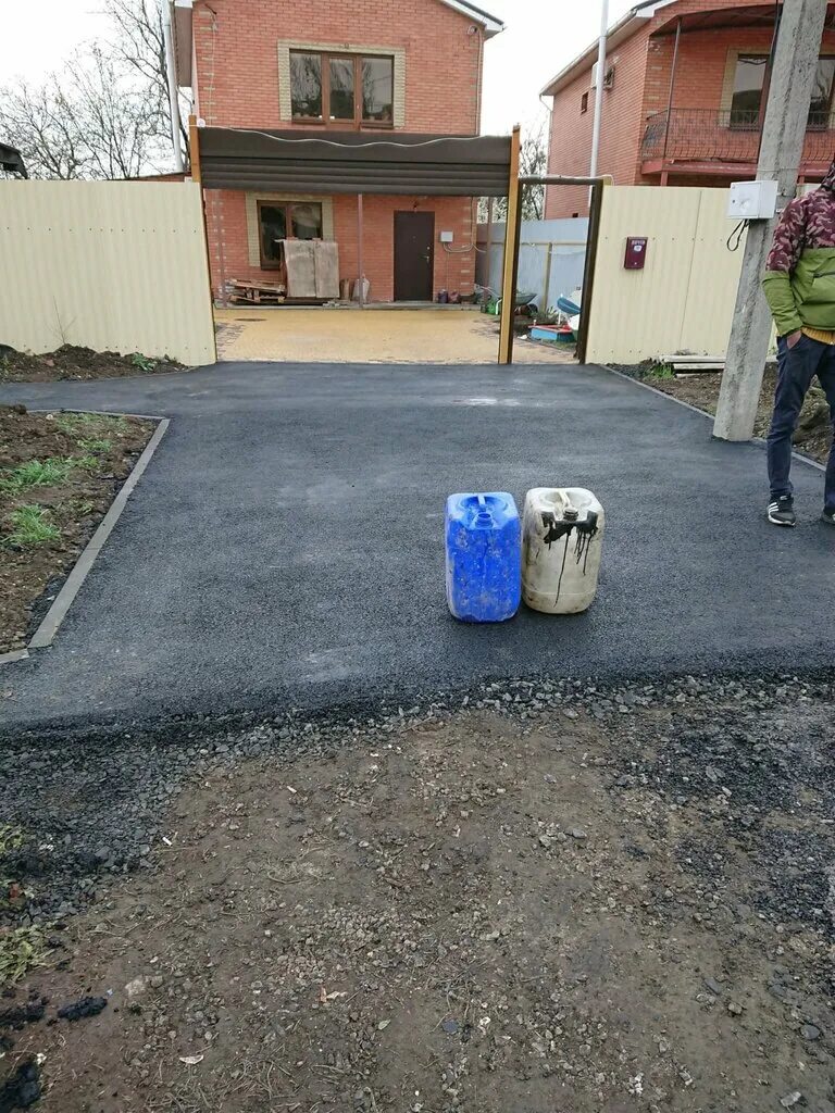 Асфальтирование дворовых территорий. Укладка асфальта придомовой территории. Тротуары и пешеходные дорожки во дворе. Асфальтирование придомовой территории частного дома. Укладка асфальта придомовой территории.