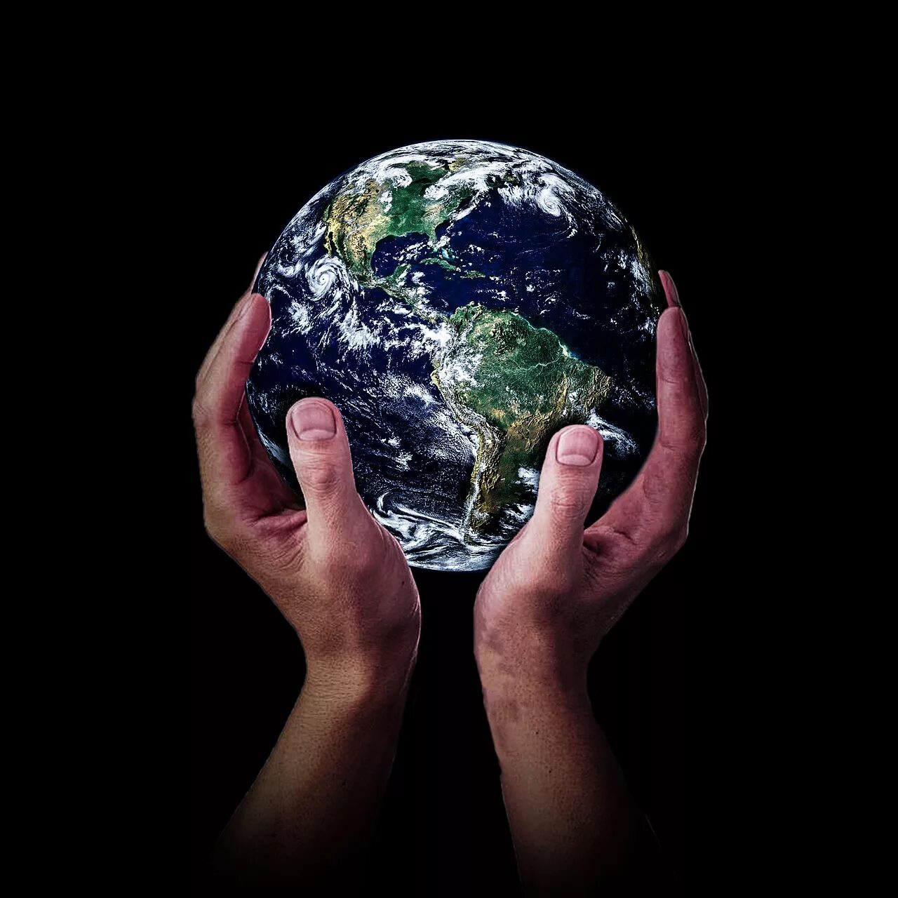 Мир в руках человека. Планета в руках человека. Земной шар. Планета земля в руках.