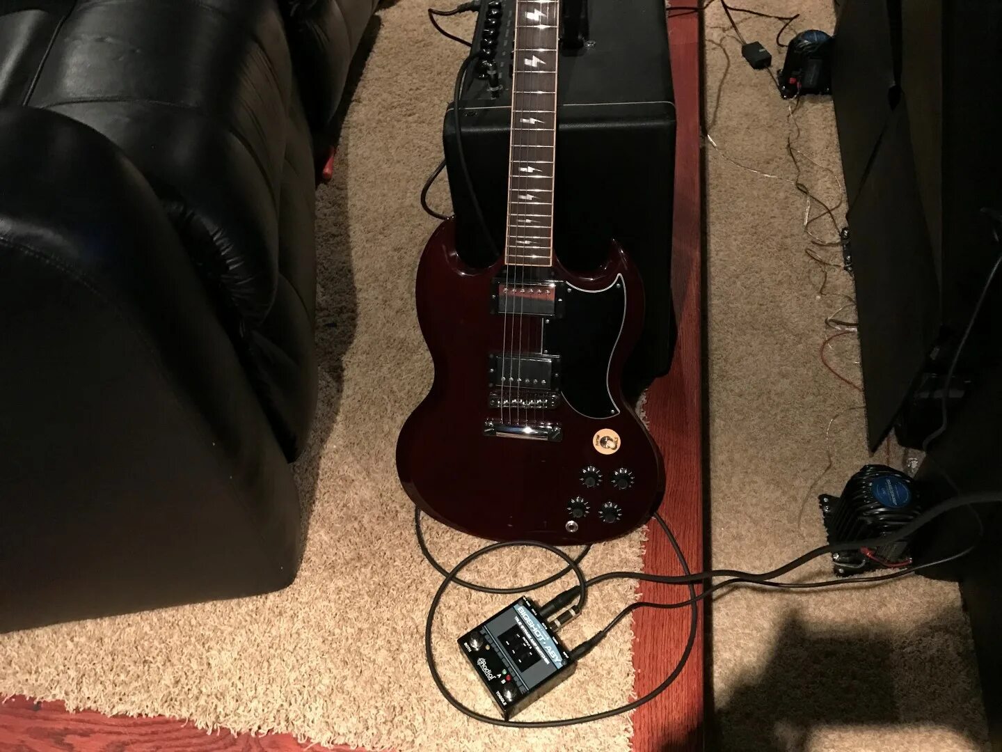 Rocksmith 2014 Cable. Rocksmith 2014 кабель. Подключенная гитара. Гитара подключенная к комбику.