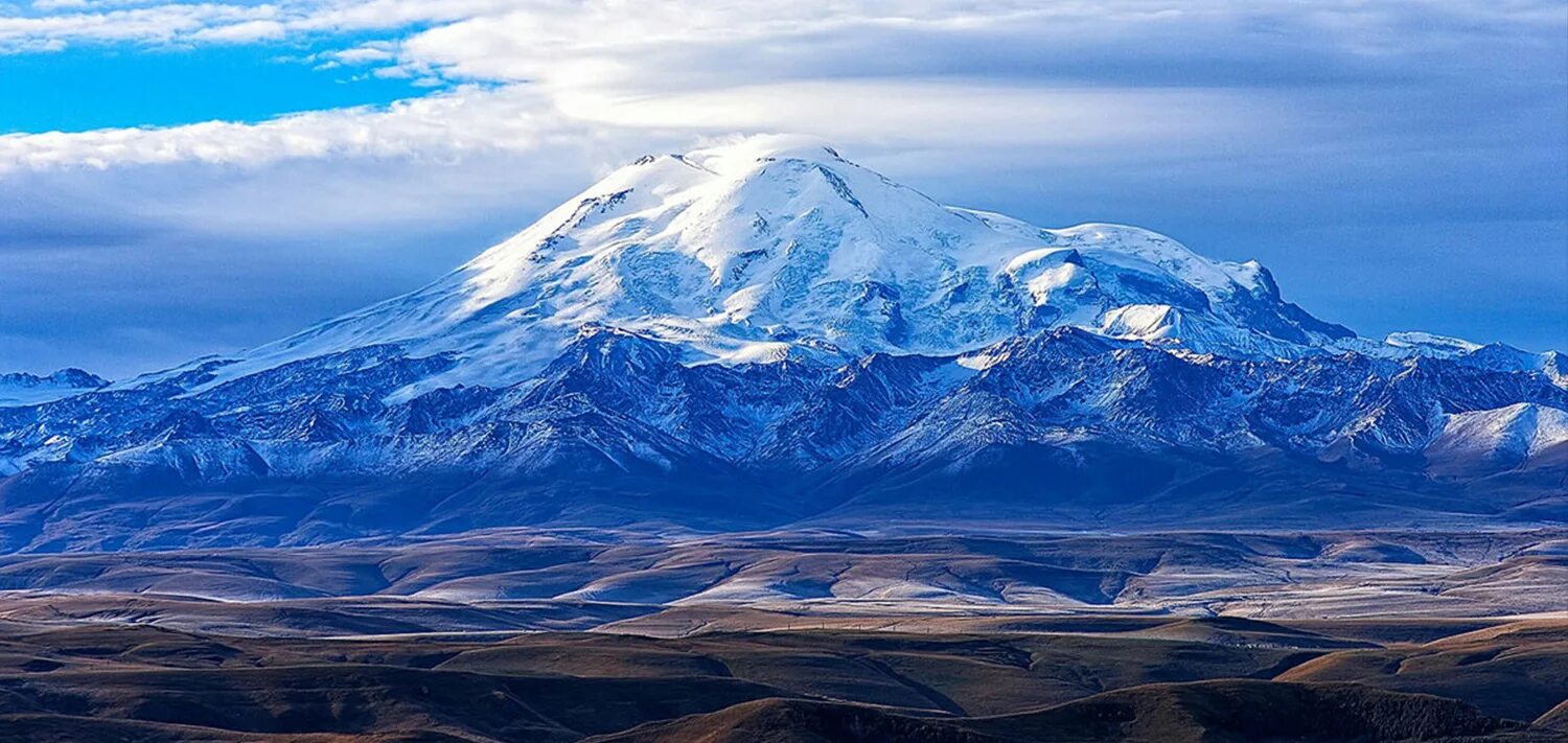 Самая высокая гора в рос. Гора Эльбрус. Эльбрус с Бермамыта. Плато Бермамыт. Карачаево-Черкесская Республика Эльбрус.
