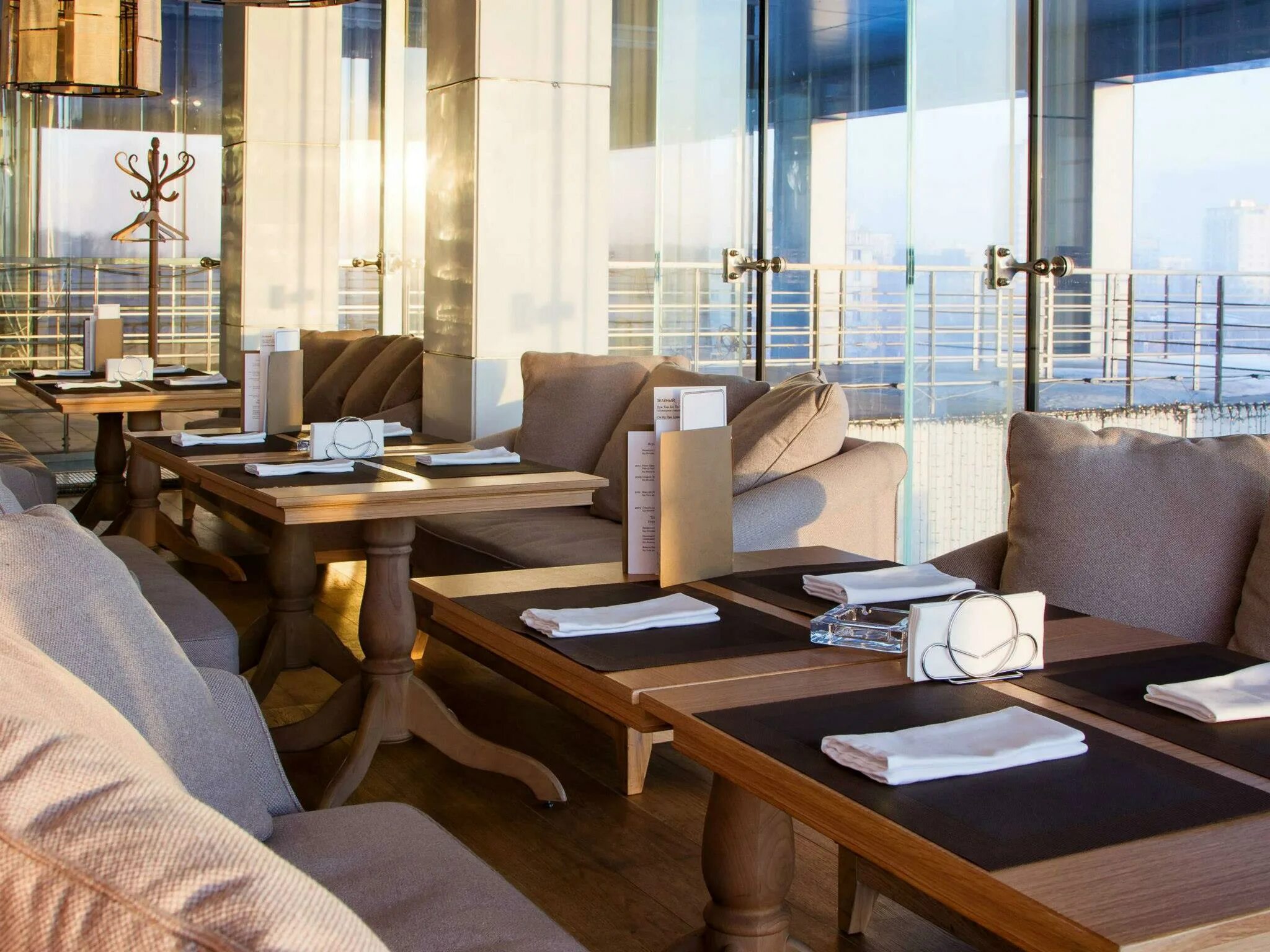 Мармарис новый арбат ресторан москва. Guests in the city ресторан. Ресторан бирдс москва сити. Guests in the city ресторан. Guests in the city ресторан арбат.