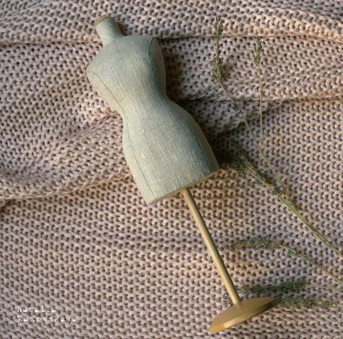 Игольница в виде манекена. Стойка для манекена. Маленький манекен для шитья. Кукольный манекен. Манекен для куклы своими руками.