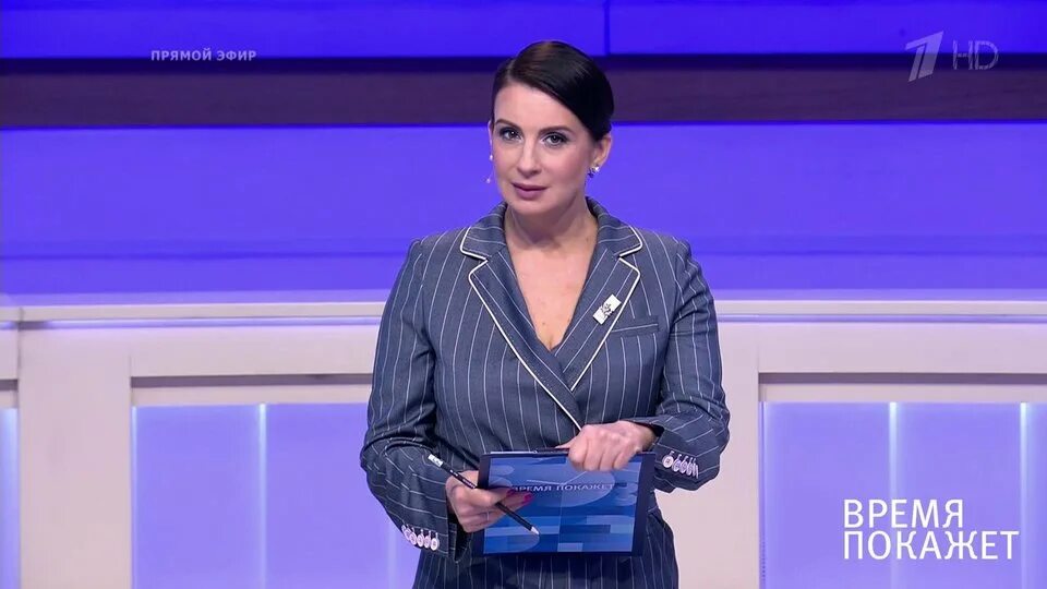 Программа время 14.08 2025. Кто против эксперты программы. время покажет. фон программы время. время покажет женщина политолог.