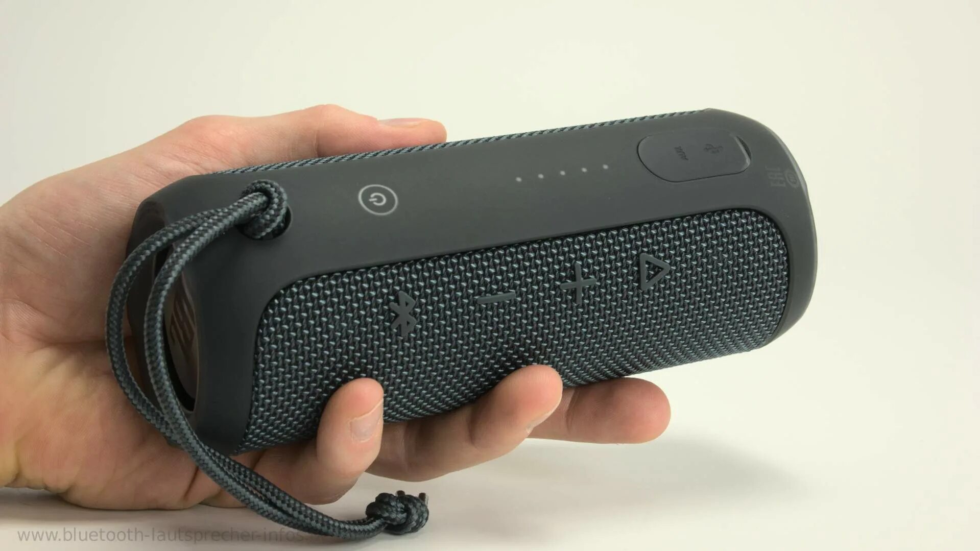 Медиа маркт джбл за 1 рубэ. Jbl charge essential. Rigo jbl essential. Портативная колонка jbl charge 4. Jbl flip essential 4.