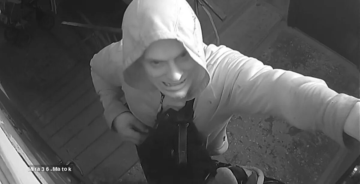 Решетки на кнопки лифта от вандалов. Скрытые видеокамеры в лифт. Следователь в сизо. Антивандальная камера видеонаблюдения в подъезд. Камера наблюдения у перехода.