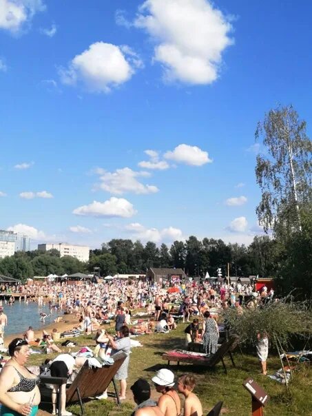 Пляж на набережной Д/О Сенеж.Подготовлен для форума Территория Смыслов. 7 июля 2