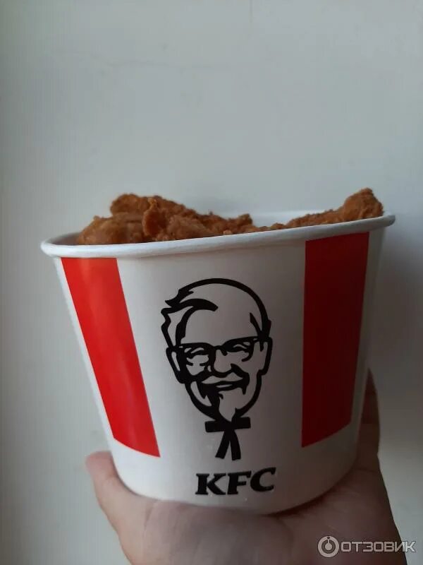 Кроссовки фаины семеновны ялта kfc. Сандерс баскеты. Сандерс острый КФС. Сандерс Баскет КФС. Сандерс бокс KFC.