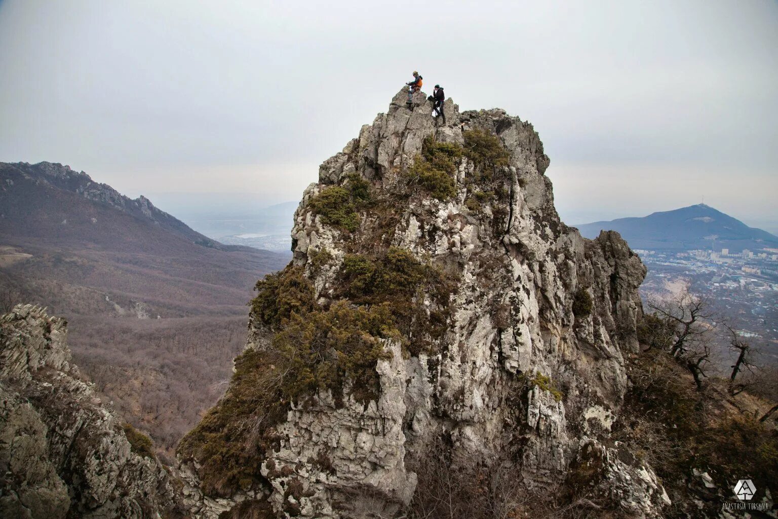 Орлиные скалы бештау. Пятигорск скала. Орлиные скалы пятигорск. Орлиные скалы бештау. Орлиные скалы пятигорск.
