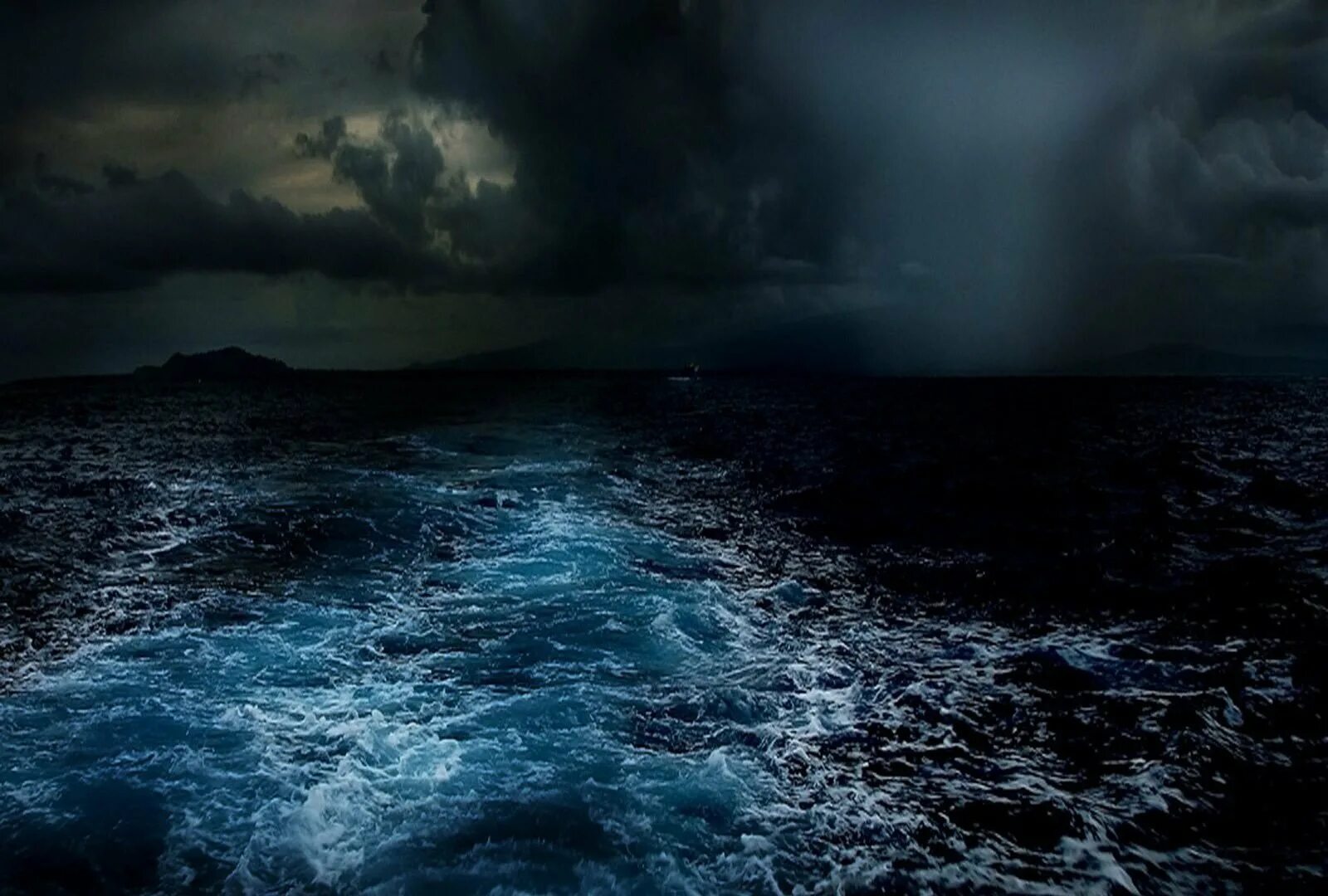 Бушующее море ночью. Тёмное море геншин. ночное море. страшный океан. море шторм.