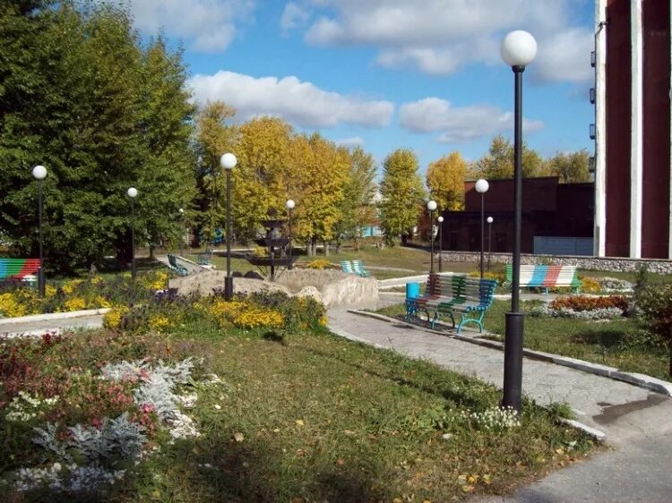 Зеленый городок черемхово. Станция шелехов. Фотографии улицы возле школы. Фотографии города черемхово иркутской области. Улица около школы.