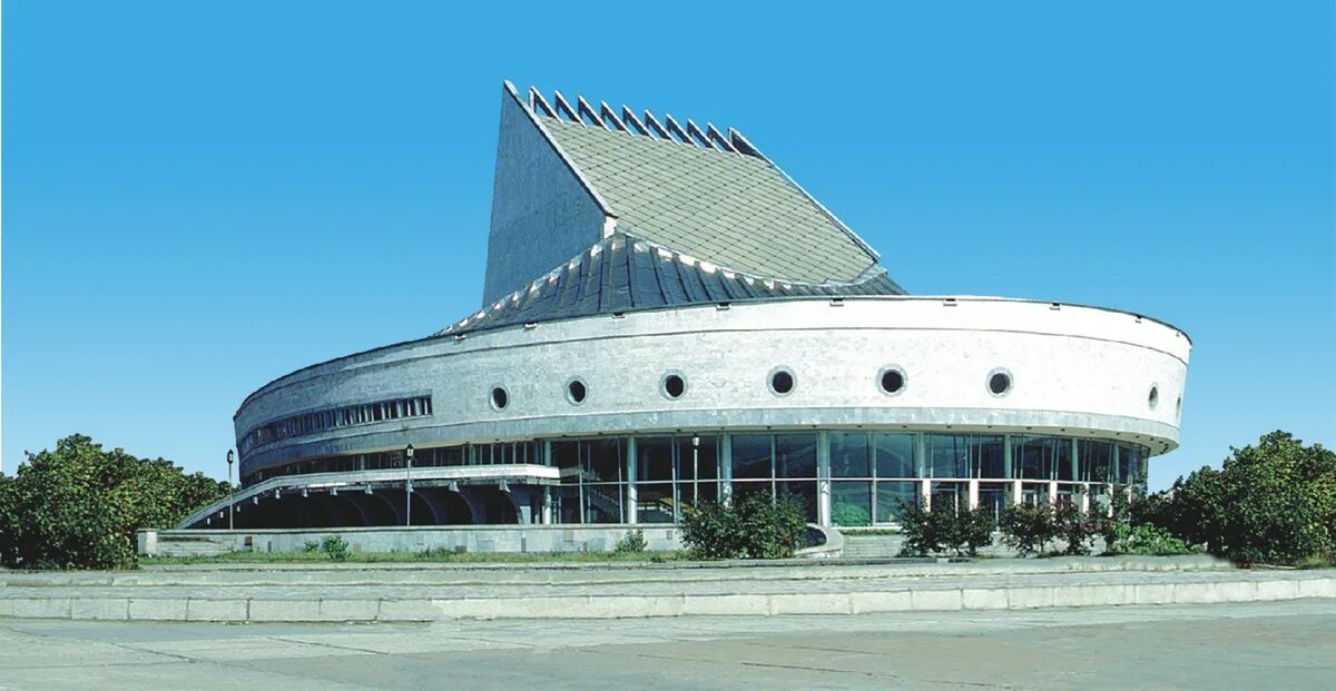 Здание глобус новосибирск. Тюз глобус новосибирск. Глобус театр новосибирск большой зал. Театр глобус новосибирск достопримечательность. Новосибирский молодежный театр глобус.
