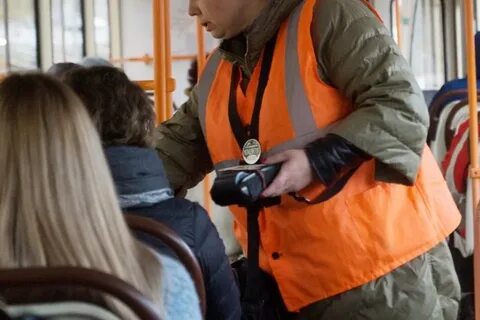 Кондуктор сам должен подойти к