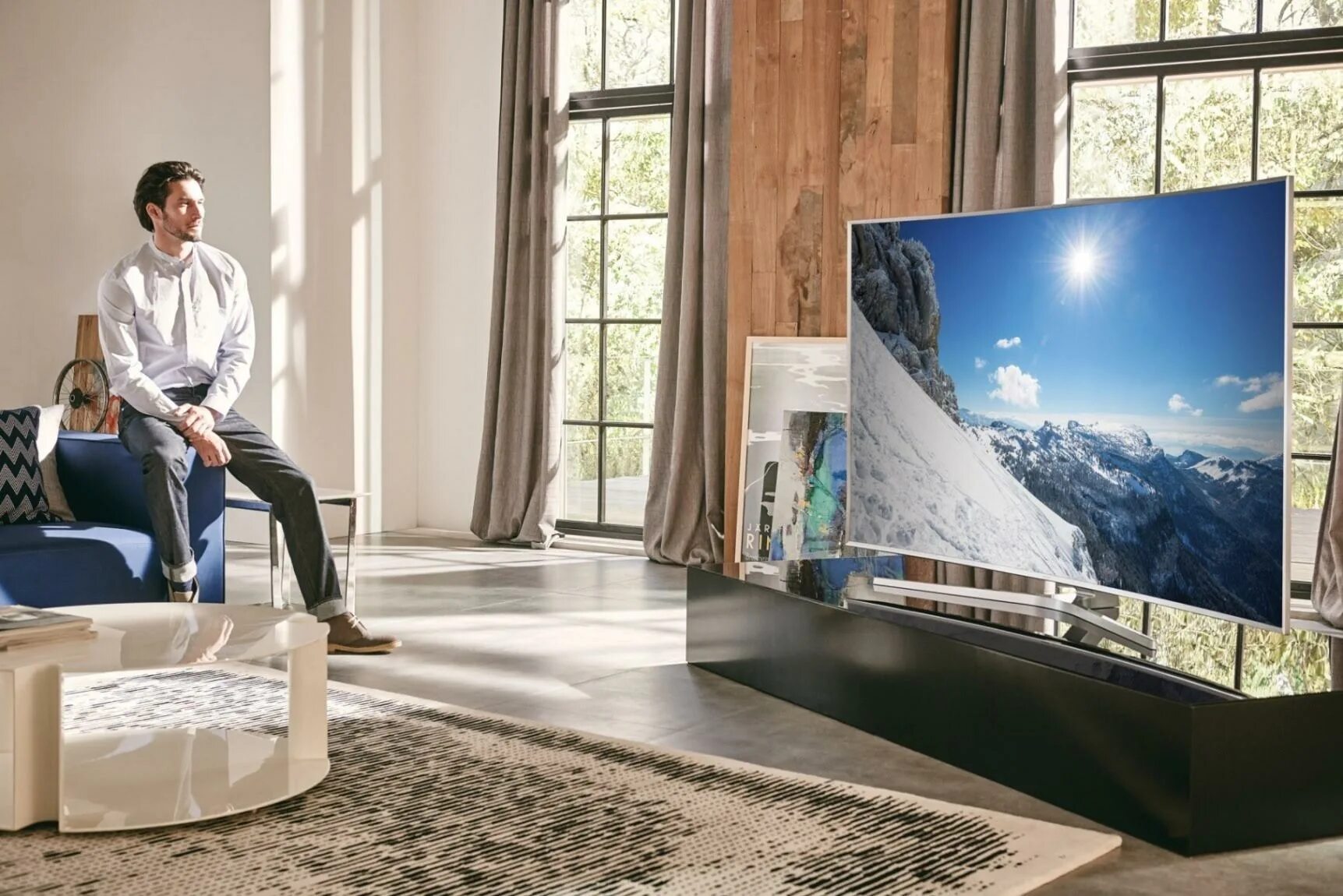 LG 85 дюймов. Большие телевизоры. Телевизор 65 дюймов в интерьере. Изогнутый телевизор. Сбер 65 дюймов купить