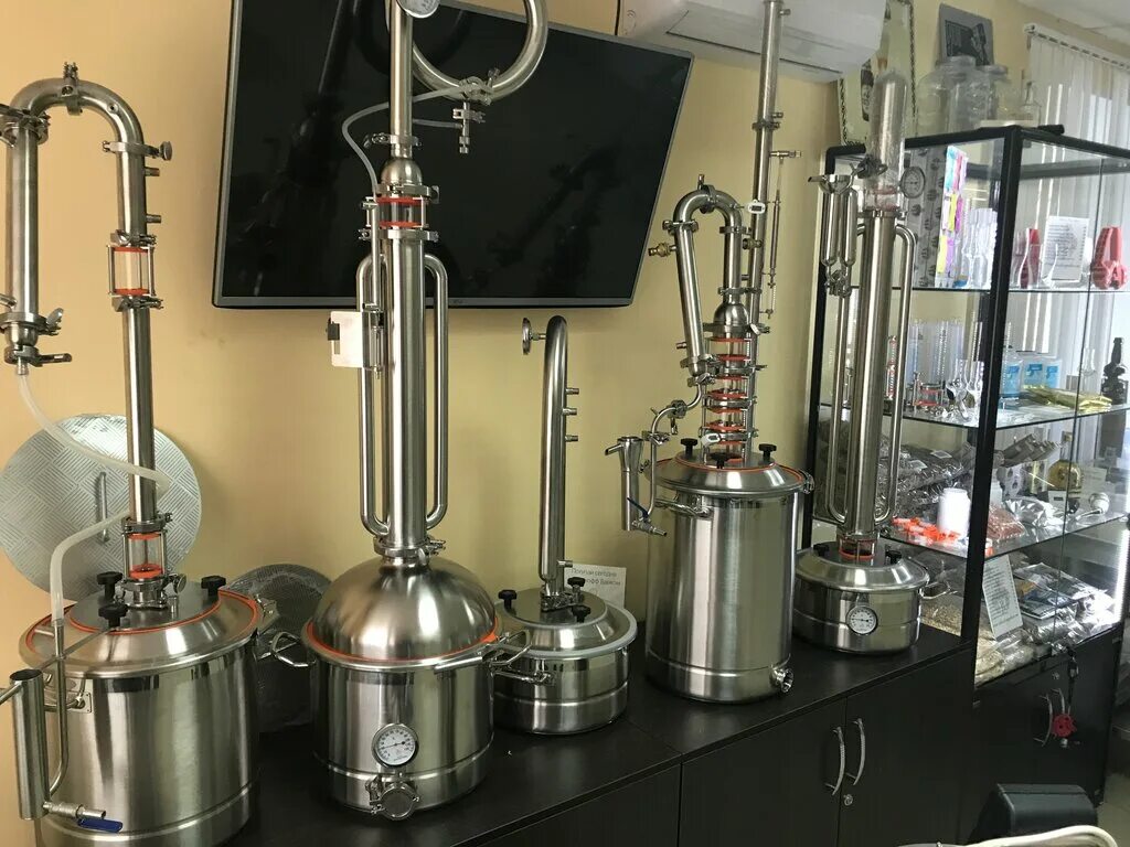 Самогонный аппарат миджет. Самогонный аппарат самогонщики. Самогонный аппарат новичок 14л. Сухопарник для самогонного аппарата зачем он нужен. Дистиллятор компакт 14л.