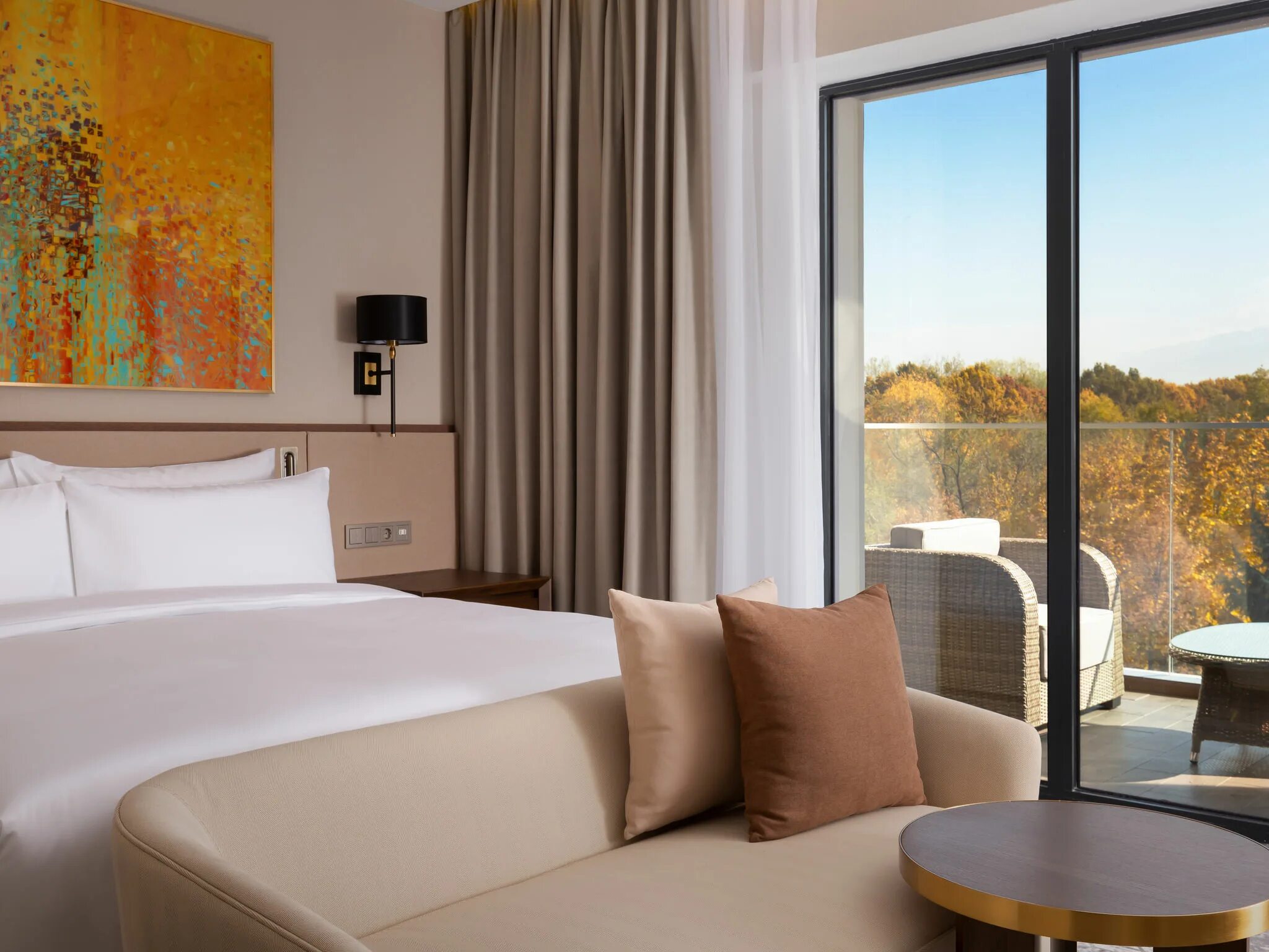 Swiss hotel almaty. Гостиница алатау в алматы. Swiss hotel алматы. Swissotel алматы. Swissotel wellness resort alatau almaty.