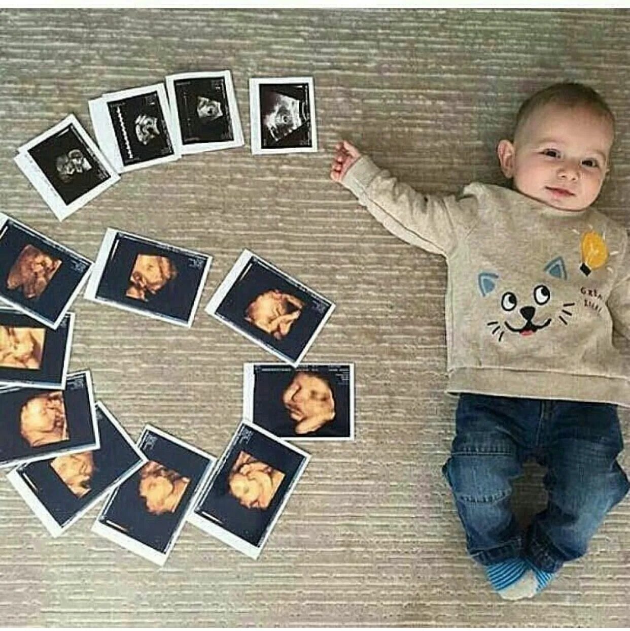 Идеи для фотографий для года. Фотокарточки для малышей. фотосессия ребенка с цифрой. фотокарточки для фотосессии малышей. идеи с фотокарточками для малыша.