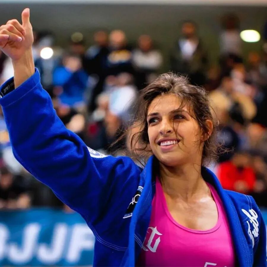 Маккензи боец. Дерн боец. Маккензи дёрн википедия. Дерн юфс. Маккензи дерн.