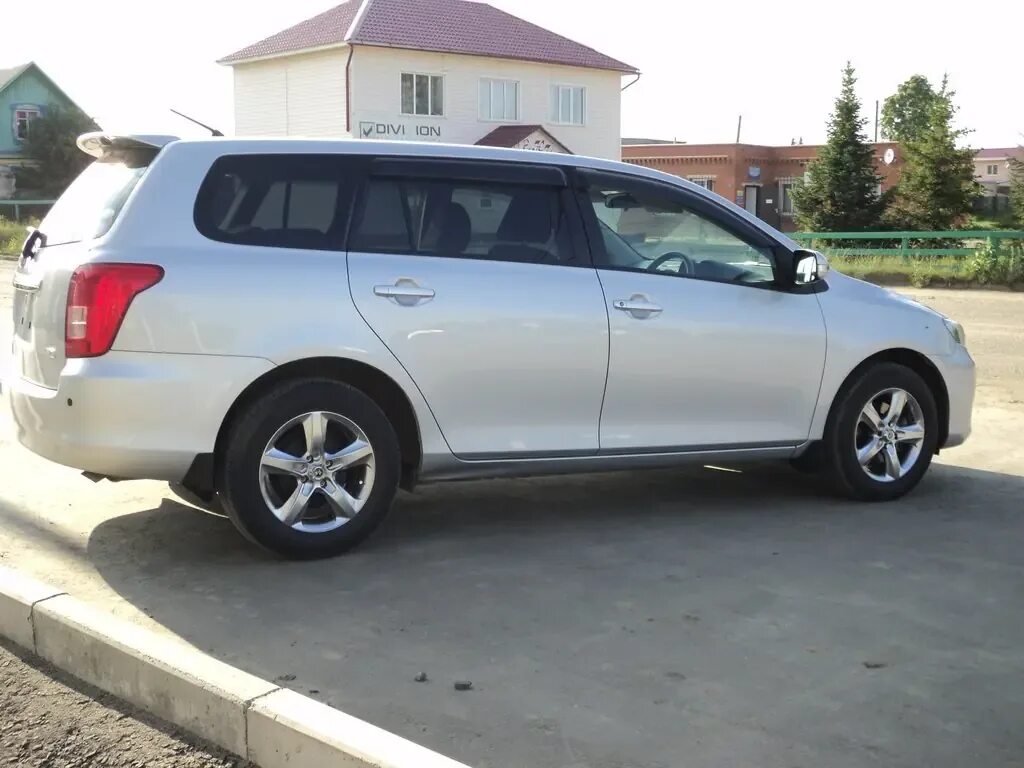 Минусы тойота филдер. Fielder 2010 год. Toyota corolla fielder xi e160 e170 рестайлинг. Тойота филдер универсал 2007. Филдер и калдина.