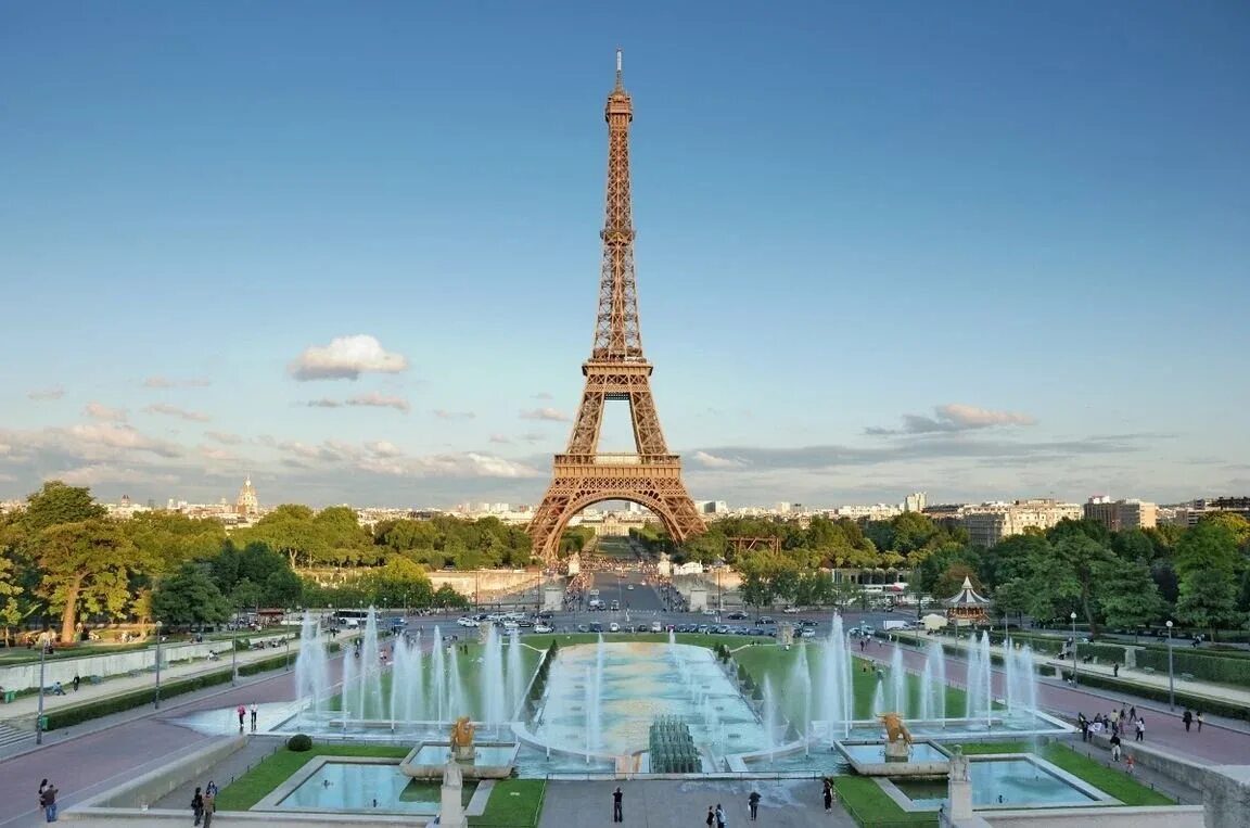 Самые яркие достопримечательности. Эйфелева башня в Париже. Эйфель башня Франция. Достопримечательности Франции эльфивая башня. Эйфелева башня (la Tour Eiffel).