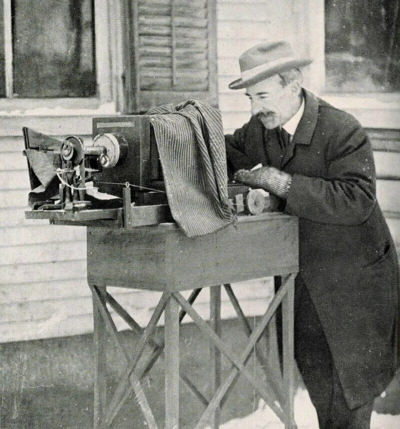 Первые приличный. Вильсон Бентли (1865-1931). Уилсон Бентли фотограф. Фотоаппарат 19 века. Первая фотокамера.