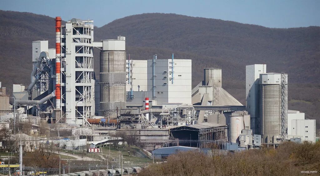 Завод краснодар новороссийская. Завод краснодар новороссийская. Завод цемента в новороссийске. Новороссийский цементный завод новоросцемент. Цементный завод в новороссийске.