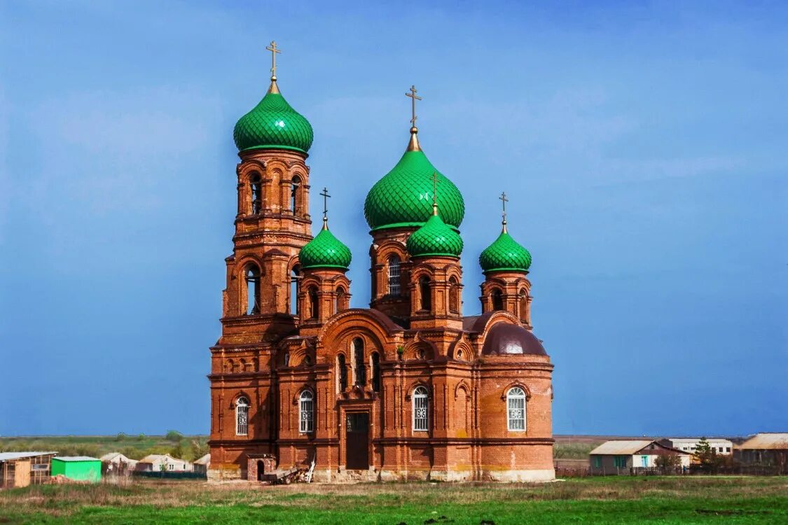 Села саратовского района. Храм Михаила Архангела Екатериновский район. Храм Архангела Михаила Саратовская область. Церковь село переезд Екатериновского района Саратовской области. Церковь село переезд Екатериновского района Саратовской.