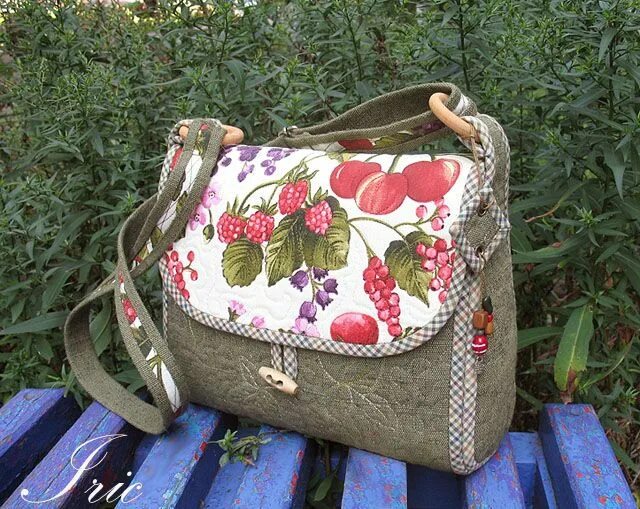 Сумки анны полковниковой мастер классы. Вязаные летние сумки. Стежка валентина букеева. Сумка мк видео. Сумка крючком из полиэфирного шнура.