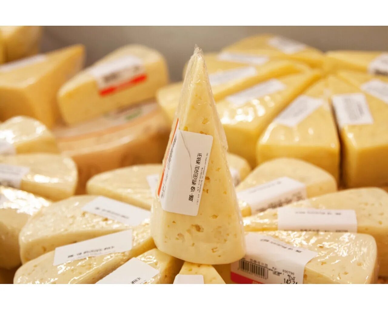 Какой купить сыр для сырного. Сыр фасованный. Сыры фасованные. Упаковка сыра. Сыр в упаковке.