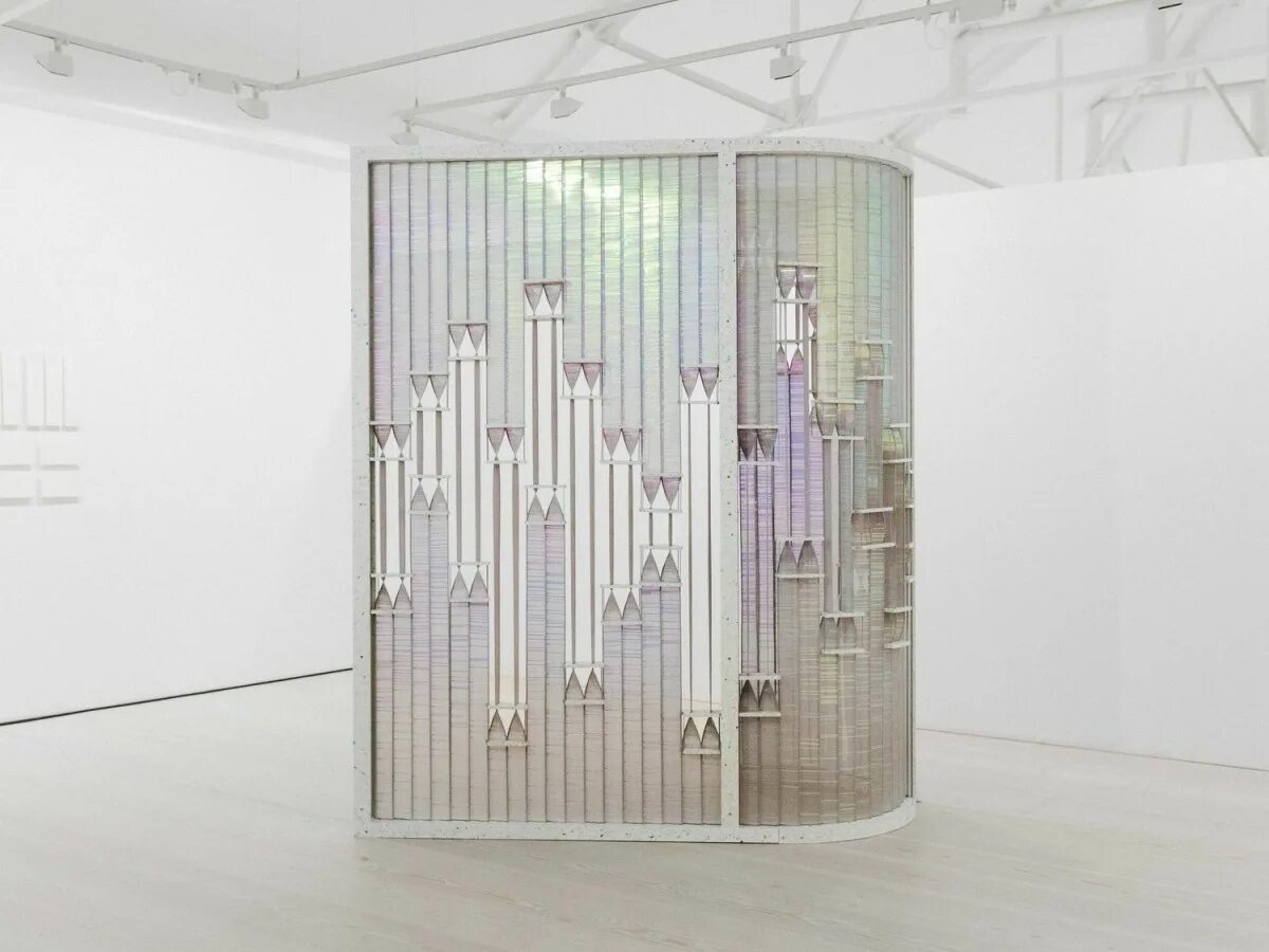 шторы из зеркальных дисков. зеркальные шторы. зеркальные шторы. шторы с фотопечатью. зеркальные жалюзи на пластиковые окна.