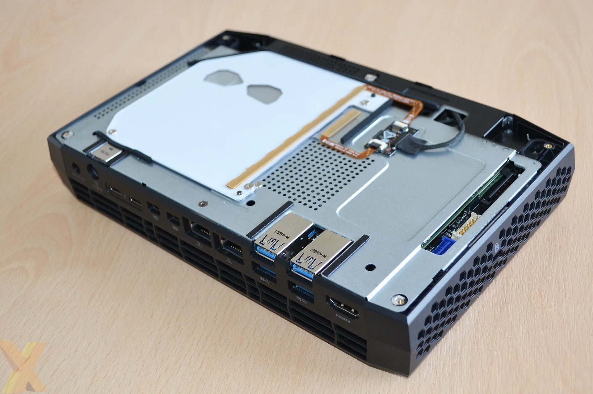 Rog nuc. Nuc8i7hvk. Intel NUC Hades Canyon nuc8i7hvk. Scull Canyon NUC. Nuc8i7hvk разобрать.