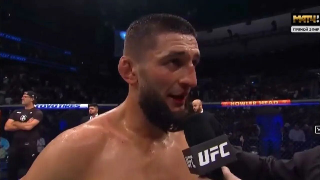 хамзат чимаев. чимаев гирбел бой. гилберт бёрнс vs хамзат чимаев. дэйна уайт боец. чимаев ли джинлианг битва.