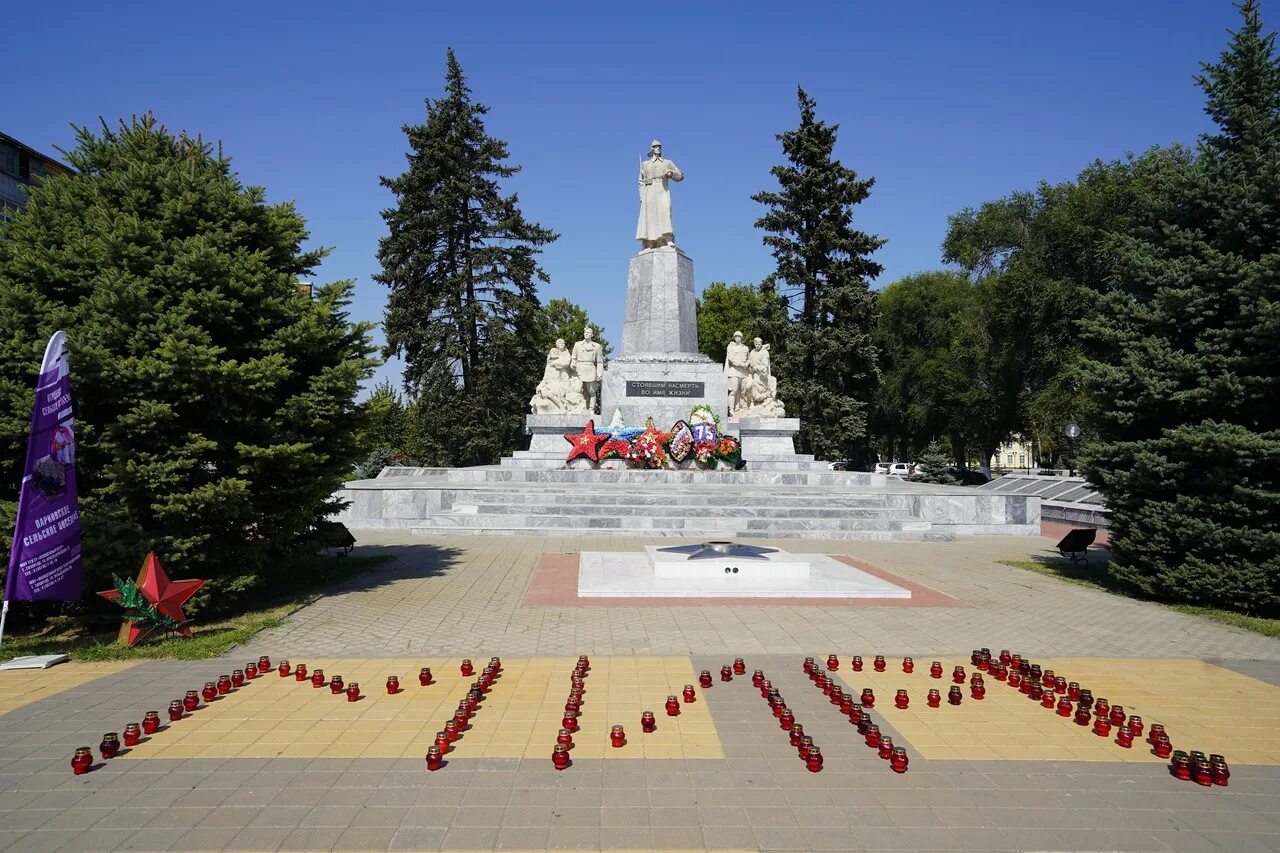 Город Тихорецк Краснодарский край. Тихорецк достопримечательности. Памятники Тихорецка. Памятник в Тихорецке на площади. Фастовецкая тихорецкий краснодарский край