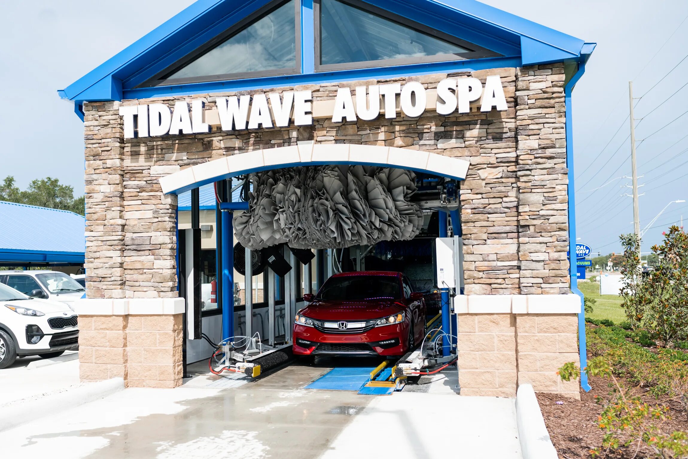Spa auto. Wave автомойка. автомойка во флориде. auto spa фото. tidal wave auto spa carwash with sunroof view.