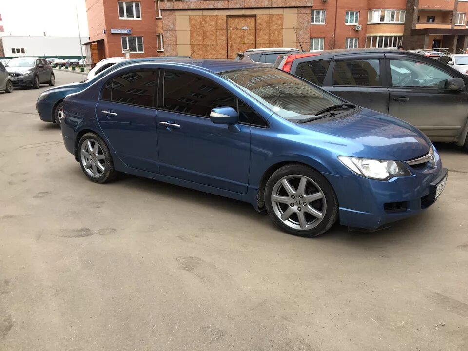 Honda r17. Honda Civic 4d r17. Honda Civic 8 r17. Honda Civic 8 4d r17. Honda Civic 2008 колёса r17.