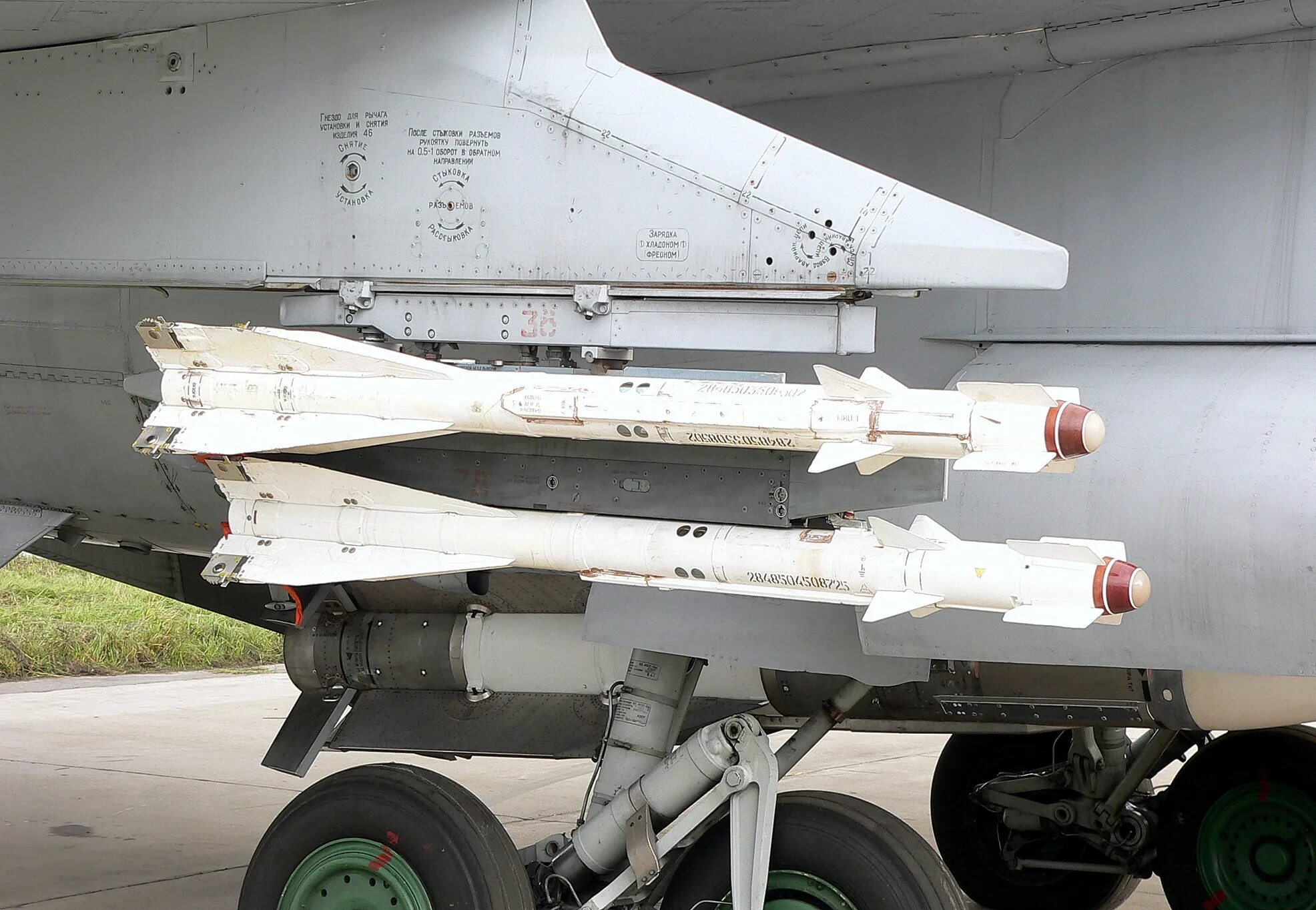 Ракеты самолетов россии. Р-60 АПУ 60. Р-60м ракета воздух-воздух. Р-60 ракета воздух-воздух. Р 60 на миг 31.