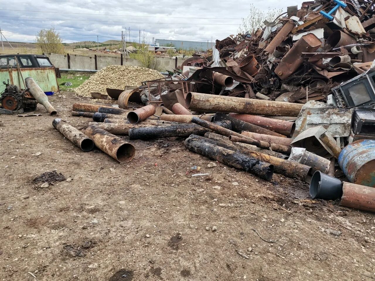 Новости взрыв в татарстане. Газовые баллоны на металлолом. Взрыв Челны металлолом. Взрыв газового баллона на улице в чермета.